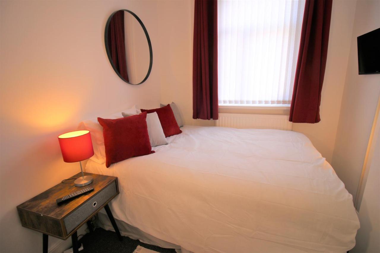 Three Bedroom Townhouse - Free Local Parking - By Property Promise Cardiff Exterior foto